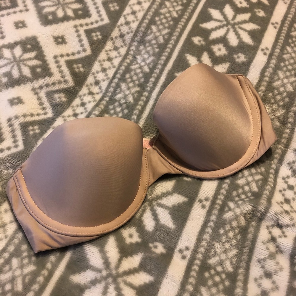Victoria’s Secret strapless bra